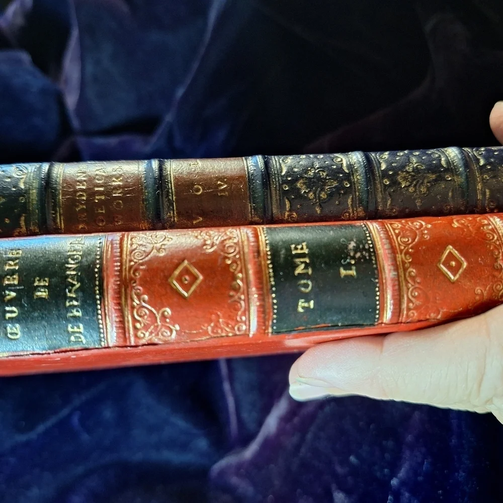 Vintage Style Faux Books Bookend Clock